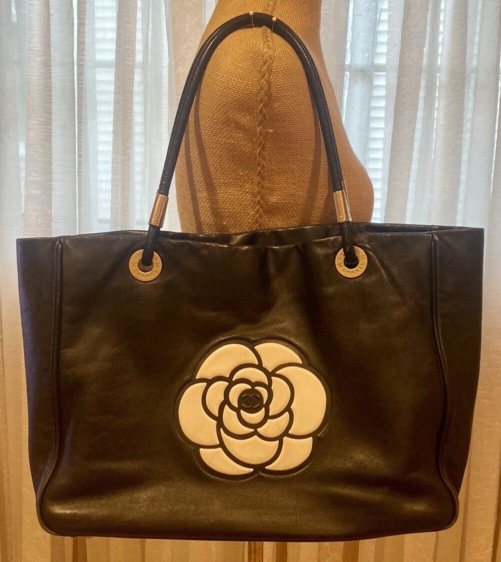 CHANEL Camellia Tote Bag leather Black Used Women CC Coco logo measurements :20 CHANEL Camellia Tote Bag leather Black Used Women CC Coco logo measurements :20