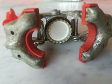 TAPPATRICE PER TAPPI A CORONA MACCHINA TAPPO IN METALLO vintage usata + tappi