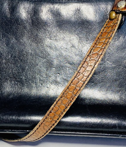 Brahmanische schwarze braune Lederhandtasche mit Reißverschluss kleine Schultertasche Krokodil geprägt - Bild 4 von 19