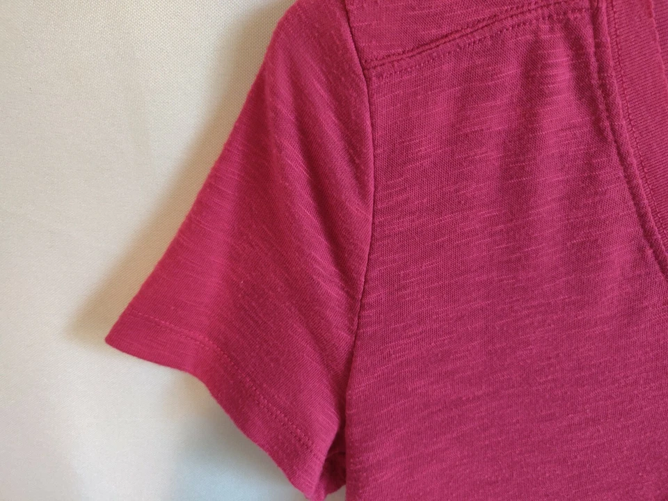 Camiseta rosa manga corta cuello en V Nollie talla mediana Foto 3 de 4