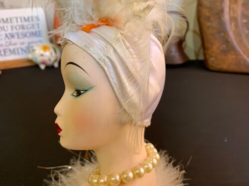 Busto de porcelana estilo años 20 vintage raro con hombros emplumados y tocado - Imagen 11 de 13