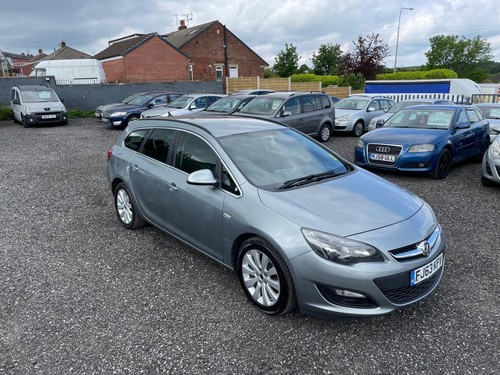 2013 Vauxhall Astra 1.7 CDTi 16V ecoFLEX Tech Line Estate ESTATE Diesel Manual - Picture 2 of 12