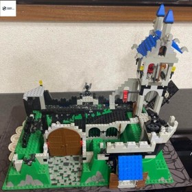 LEGO System Castle Royal Knight's Castle 6090 In 1995 Used Retired