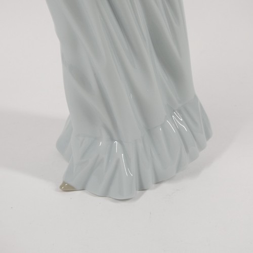 Lladro Nao The Butterfly's Dance Figurine w/Box Girl Holding Butterfly 1398 - Picture 6 of 14