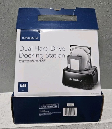 Dual Hard Drive Docking Station INSIGNIA 2.5" and 3.5" SATA Hard and Solid State - Picture 1 of 7