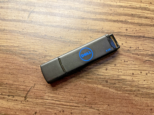 Dell Windows 10 Media Restore Software 8GB Flash Drive QTY: 1 DP/N: VJ3VF_A0