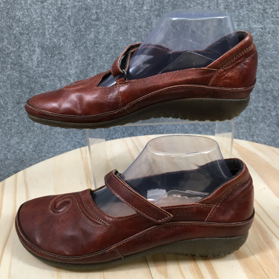Sapatos femininos Naot 10 Matai casual gancho e laço Mary Jane sem salto couro marrom - Imagem 2 de 4