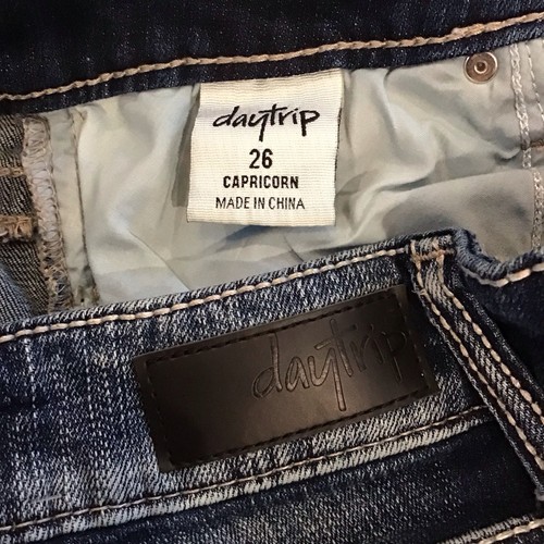 DayTrip 26 (US 2/3) Capricorn Denim Women’s Shorts Stretch Dark Wash DBK925 - Picture 6 of 9