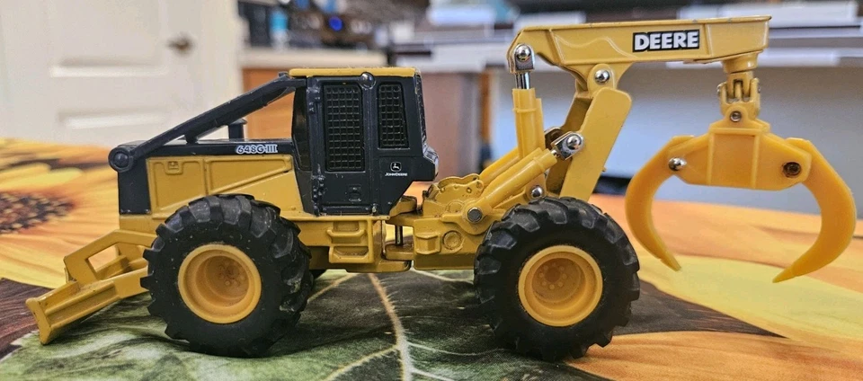 1/50 Ertl Toy John Deere 648G-III Log Skidder Logging - Image 2 of 4