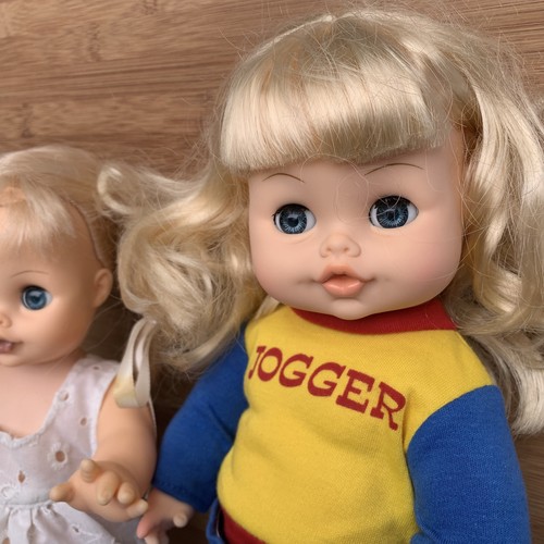 Paar alte Reiterpuppen mit Schlafaugen - blonde Haare blaue Augen & Outfits - Bild 3 von 16