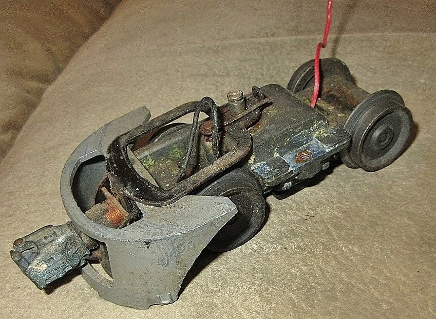 LIONEL #2353 NON POWER F3 FRONT TRUCK ASSEMBLY - Image 2 of 3