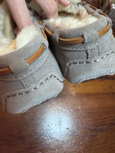 UGG Dakota Pewter Suede Slip On Moccasin Slippers Women’s Size 6 NIB - Picture 11 of 13