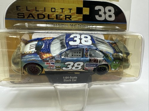 2006 Elliott Sadler #38 M&Ms Pirates Of The Carribean Action NASCAR Diecast 1:64 - Bild 2 von 4