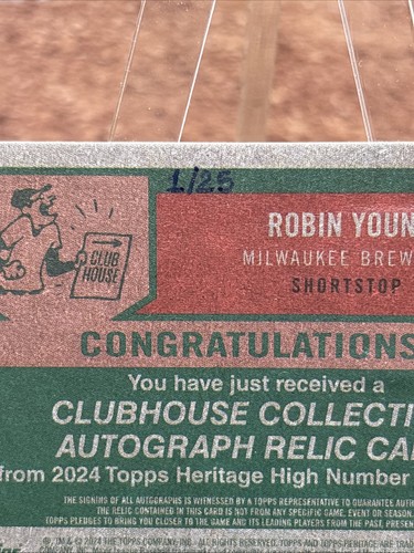 Reliquia automática Topps Heritage High Number Robin Yount #CCAR-RY 2024 Clubhouse 1/25 - Imagen 3 de 5