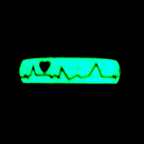Anillo Heartbeat Heart de acero inoxidable, tamaño 8, brilla en la oscuridad - Imagen 1 de 6