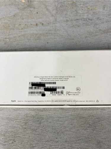 AS IS Apple Watch SE 2nd Gen- 44mm Space Gray Aluminum W/ Black Band (A2727) - Photo 4 sur 10