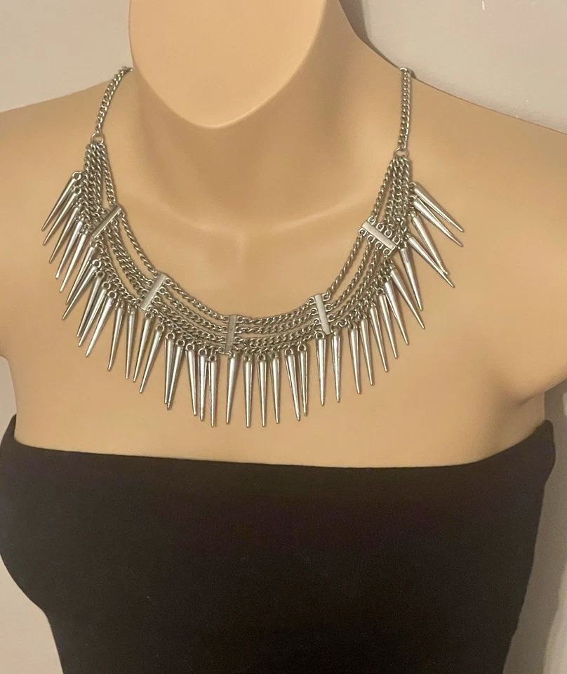 Ожерелье с металлическими шипами женское H&M серебристое - Изображение 3 из 4