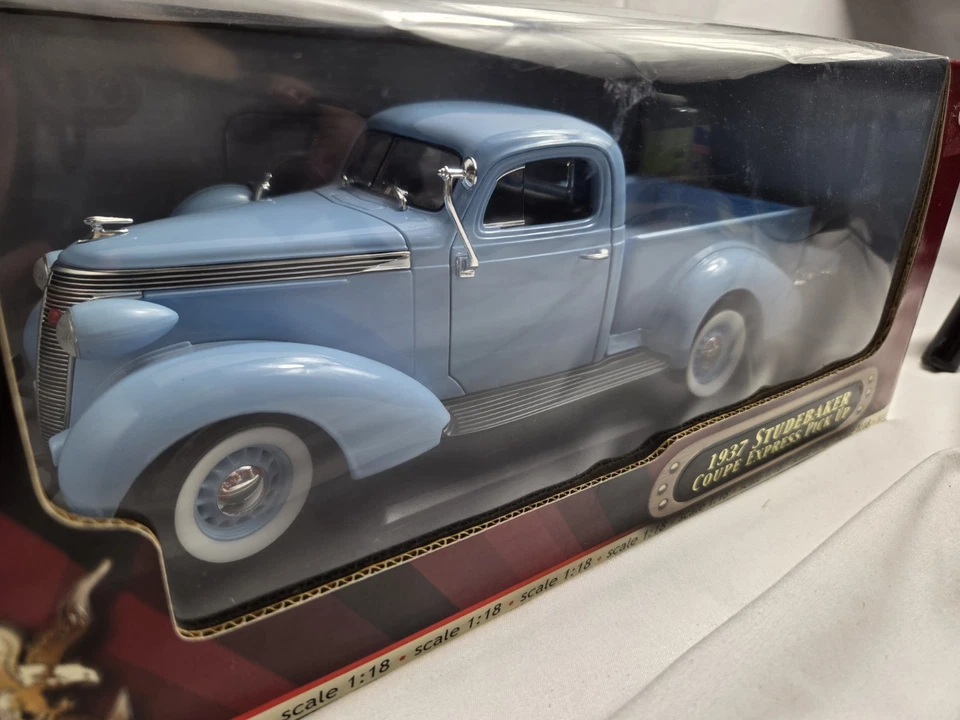 Camioneta pick-up Studebaker 1937 cupé Express 1:18 Road Signature azul claro bonita Foto 3 de 4