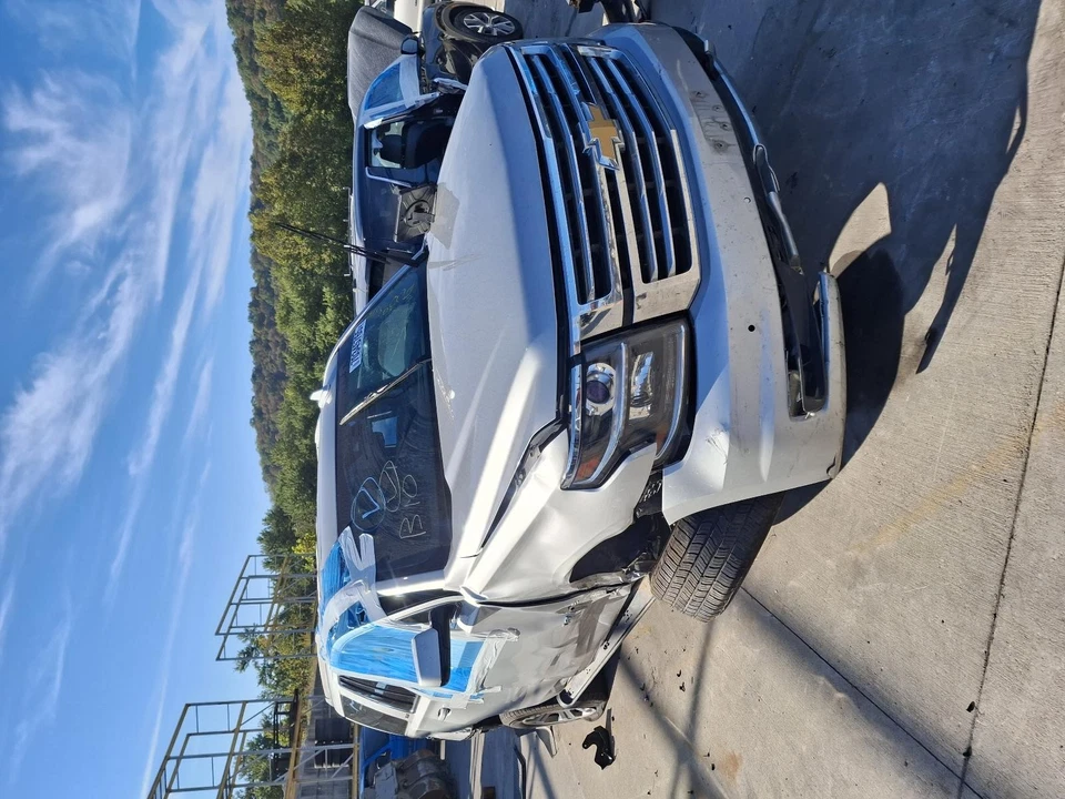 Conjunto de filtro de aire usado se adapta a: Chevrolet Tahoe 2016 sin alta capacidad grado A Foto 2 de 4