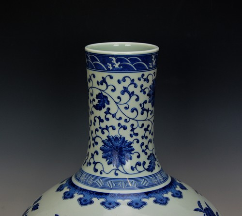 Large Chinese Qing Qianlong MK Blue and White Globular Longevity Porcelain Vase - Picture 7 of 10