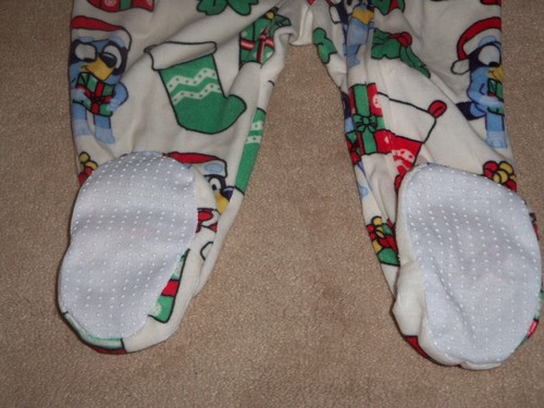 NEW, BABY FOOTED SLEEPER, HOLIDAY BLUEY, SIZE 12 MONTHS - Picture 3 of 3