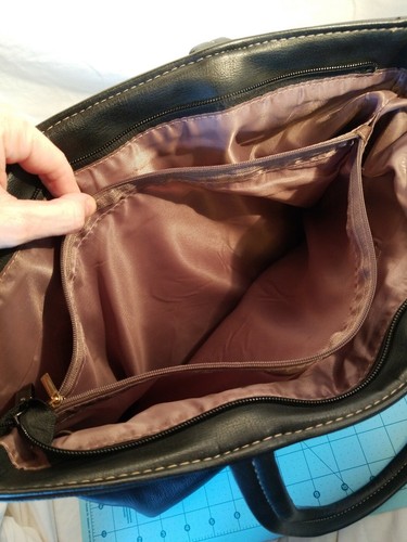 Marca Xin Xin - Cartera negra con detalles de trenzado y dos correas - Excelente estado - Imagen 11 de 12
