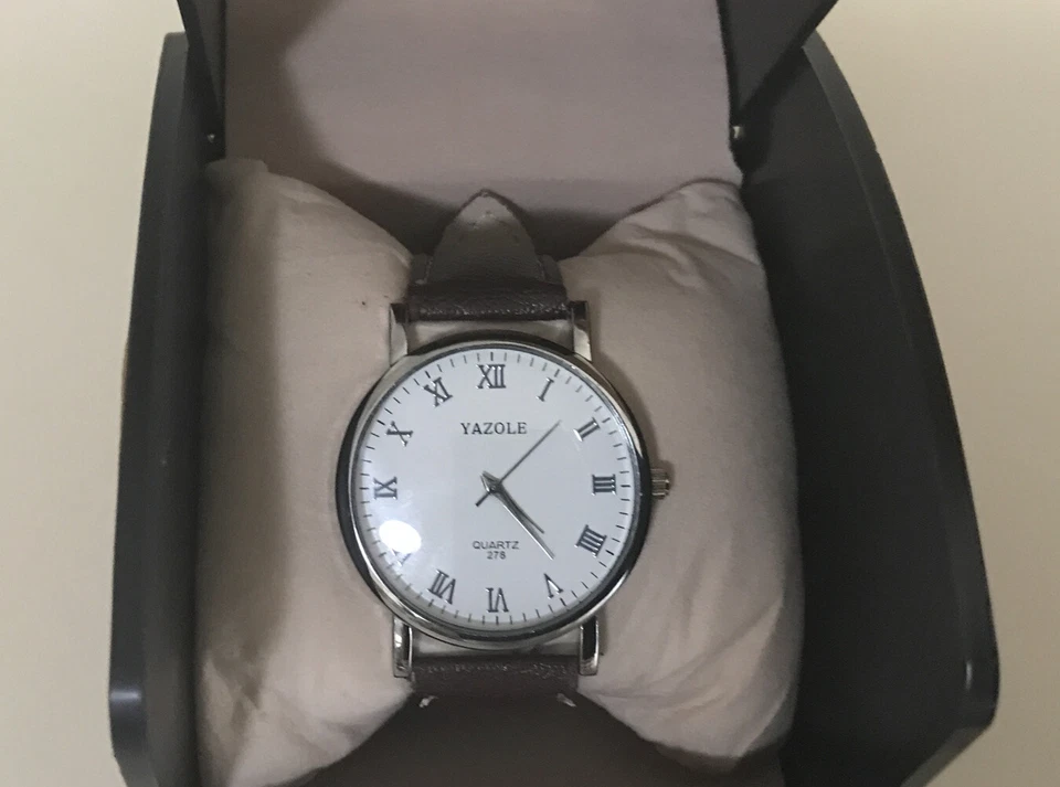 Reloj con correa Yazole y caja de regalo Foto 2 de 2