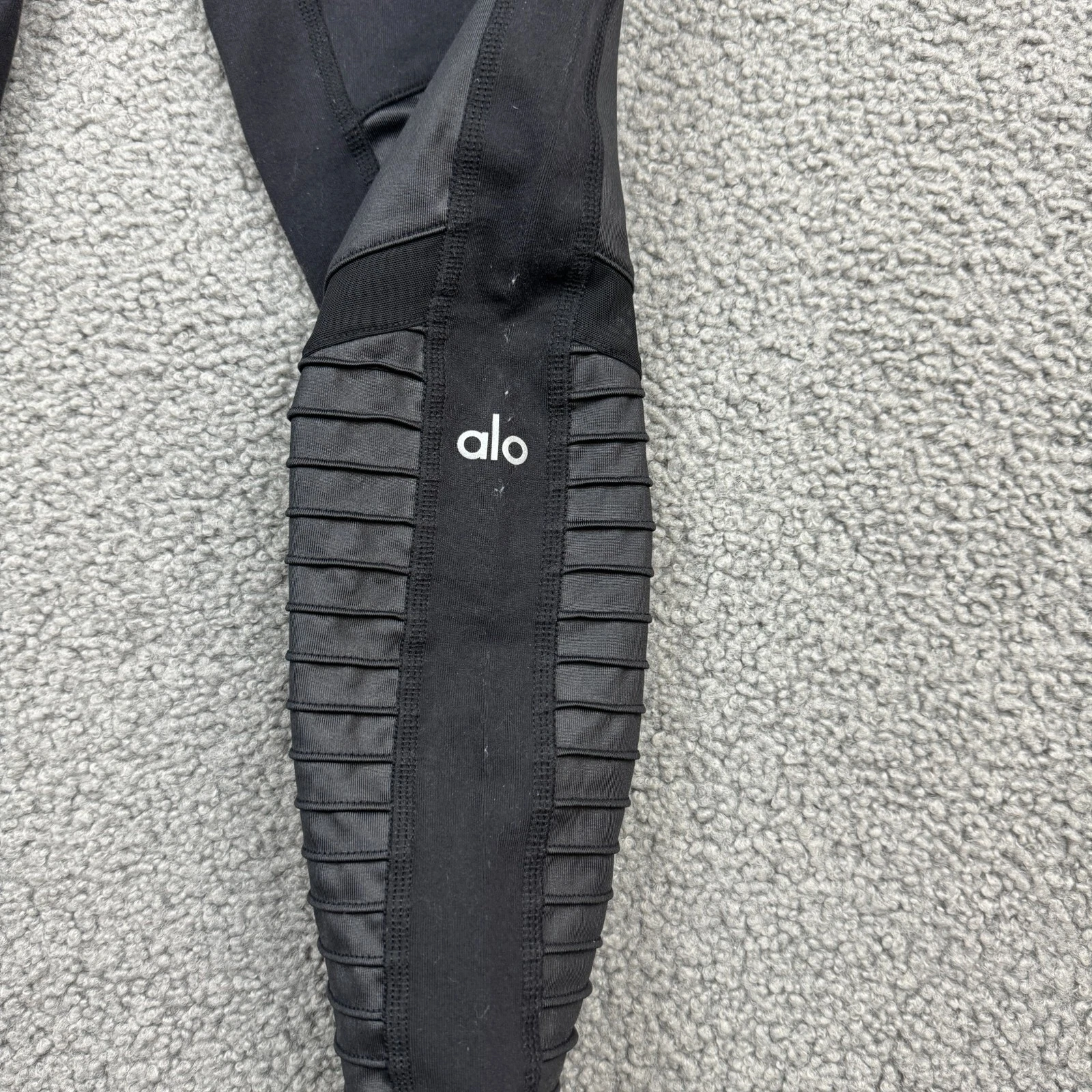 alo-yoga ribbed moto style workout gym train leggings