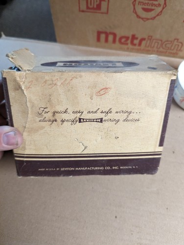 RARO Vintage Factory Contractor's Pack Leviton Marrone Bachelite Interruttore Luce Cover - Foto 6 di 16
