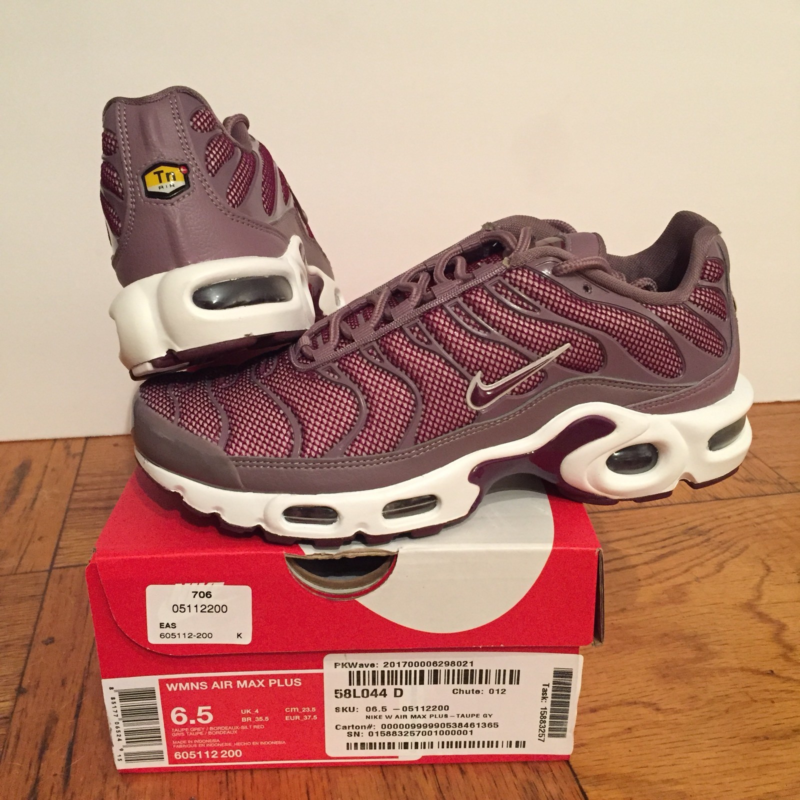 Nike Womens Air Max Plus TN US 6.5 Taupe Grey Bordeaux Purple Nike Womens Air Max Plus TN US 6.5 Taupe Grey Bordeaux Purple