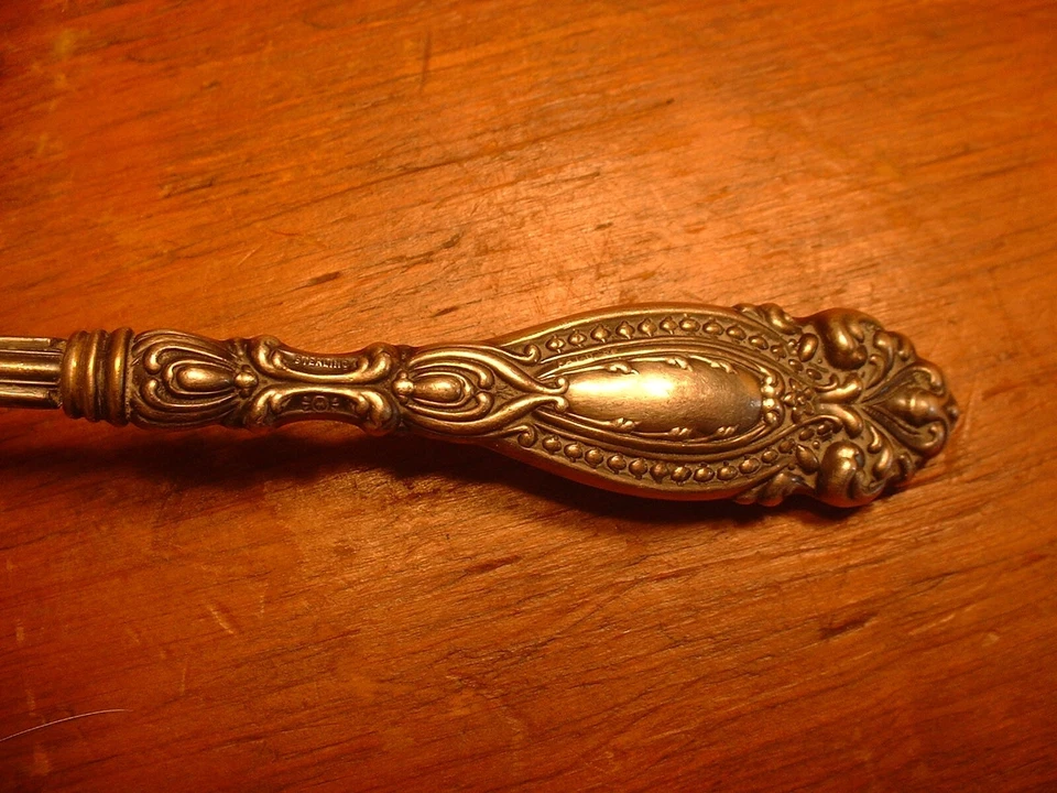 Antiguo cucharón victoriano Whiting con mango de ley Foto 2 de 3