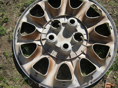 One factory 1996 1997 Dodge Intrepid 16 inch bolt on hubcap wheel cover - Picture 5 of 10