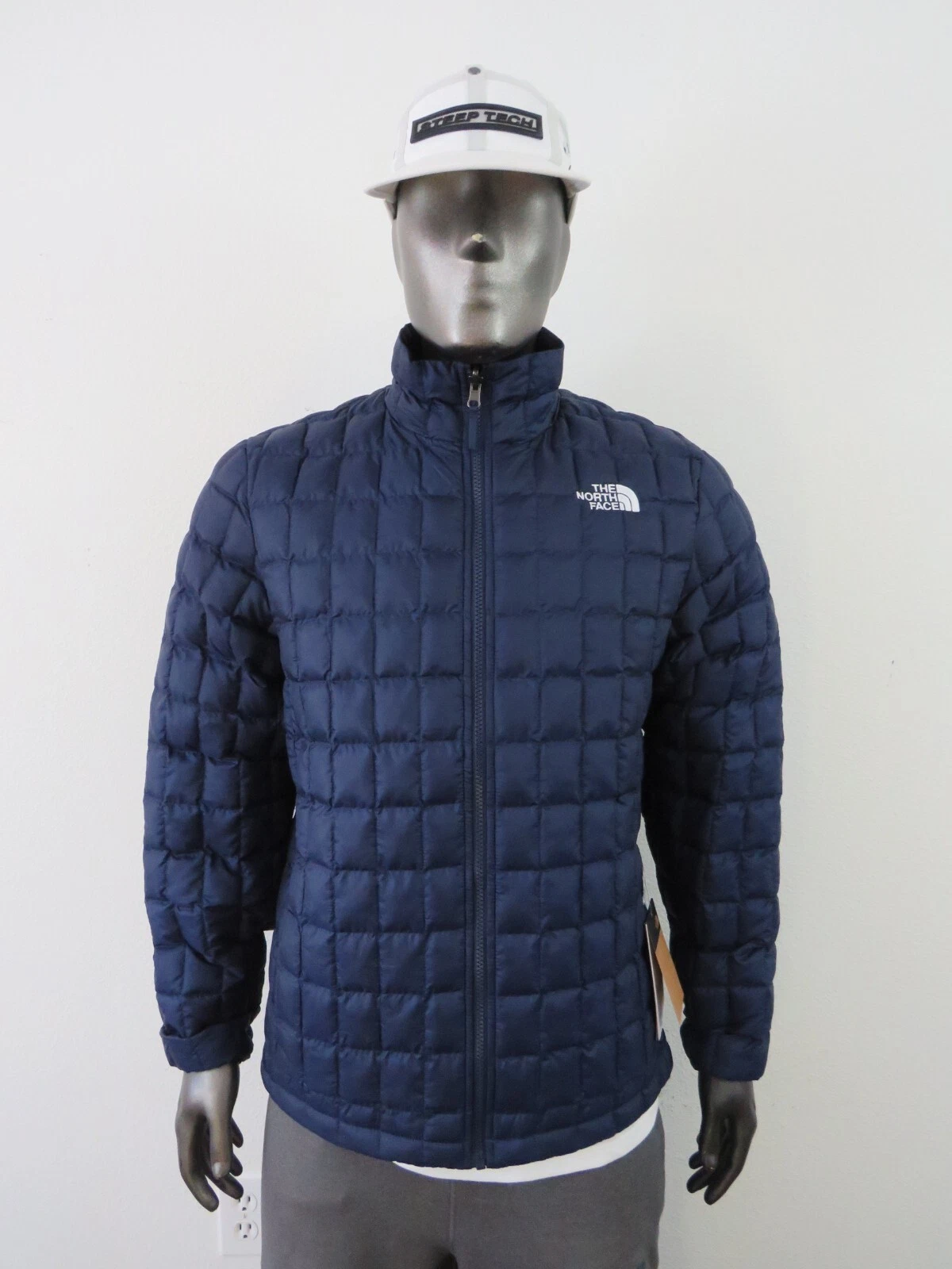 NWT Mens TNF The North Face Thermoball ECO Insulated FZ Puffer Jacket - Navy
Opens in a new window o