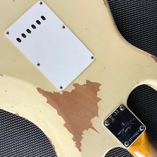 Fender Custom Shop 1967 Stratocaster, Heavy Relic- Aged Vintage White (8lbs 1oz) - Picture 8 of 24