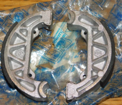 Original OEM PIAGGIO 2727115 Machoires de Frein Arrière GILERA PUCH AWA TYPHOON - Photo 1/4