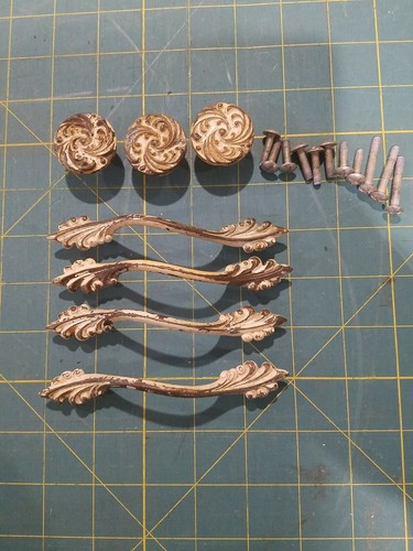 Antiqued Whitewashed Cabinet And Drawer Hardware Pulls - Picture 1 of 11