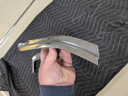 1968 1969 Buick Riviera RH Fender Moldings Headlight Eyebrow Trim Right Side - Foto 7 di 21