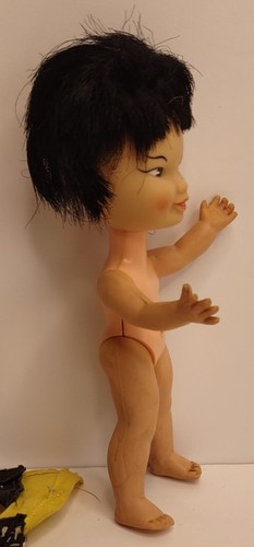 Vintage 1965 REMCO JAN asiatico POCKET BOOK DOLL 5 1/2" capelli neri vestito giallo - Foto 9 di 12