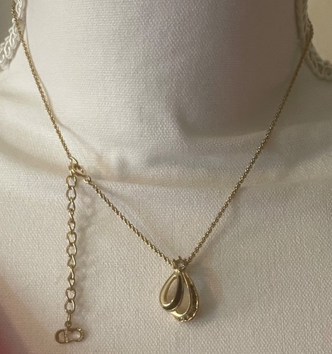 Collar Christian Dior Vintage Tono Dorado Con Único Elegante Colgante CD