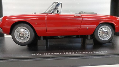 AUTOart Alfa Romeo 1600 Duetto Spider Red Very Nice - Picture 12 of 14