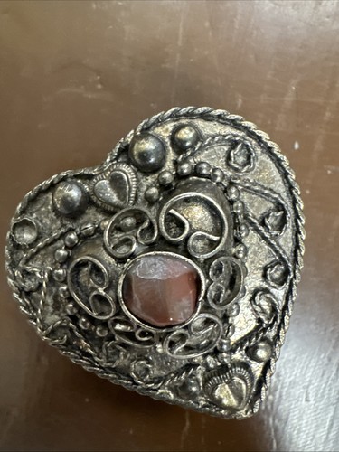 Vintage Boho Metall Schmuckschatulle mit poliertem Stein Herzform - Made in India - Bild 4 von 7