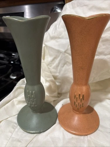 VINTAGE ART DECO McCOY POTTERY VESTA LINE TALL BUD VASE, 8.5 INCHES, DARK GREEN