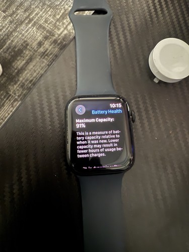 Apple Watch SE 2nd Gen 44mm GPS Midnight Aluminum Case Watch MNTG3LL/A - Photo 2 sur 3