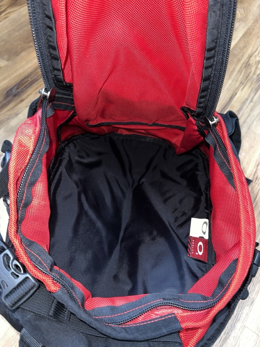 S*3様 Oakley icon tactical backpack 90s 赤 s-l400.jpg
