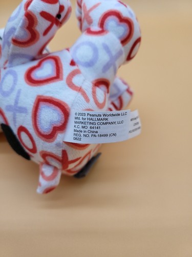 Hallmark Peanuts 2023 Snoopy XOX Valentines Day Plush 6in - Picture 10 of 11