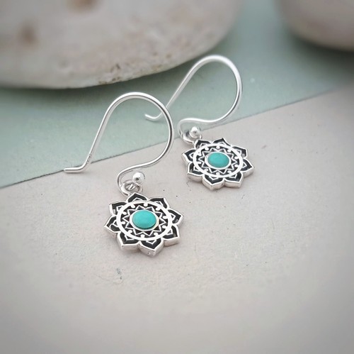 Kleine Mandala Lotusblüte Ohrhänger in Sterling Silber & Türkis, Boho - Bild 4 von 9