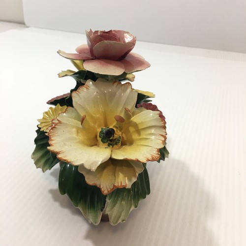 Flores de porcelana Nuova Capodimonte en cesta rosa amarillo 7 x 6 decoración de primavera - Imagen 6 de 12