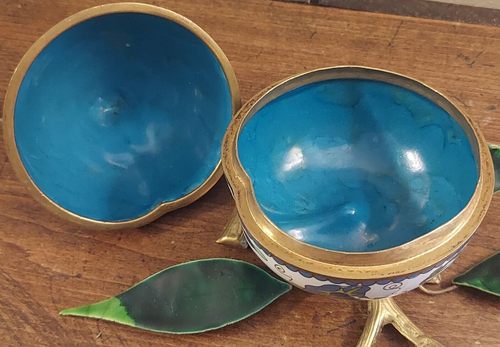 Vintage Chinese Cloisonne Enamel Gilt Brass Peach Fruit Form Box w/ Stand - Picture 5 of 10