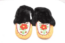 VINTAGE CREE INDIAN FLORAL Leather BEADED MOCCASINS native American 10"