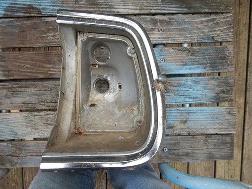 Barracuda 1968 carcasa de luz trasera - lado del pasajero B - Imagen 1 de 6